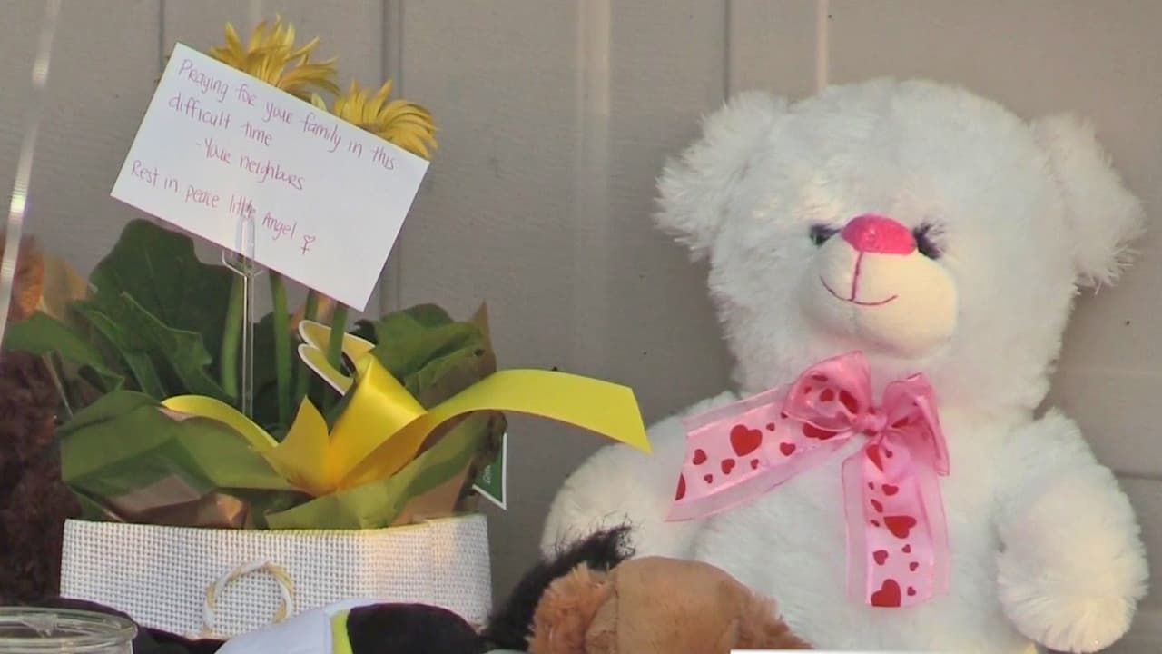 Un adolescente apuñaló y mató a su hermanito de 3 años en Youngtown, Arizona