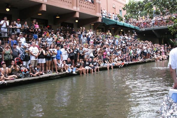 Photos: Spurs Championship Parade 2014 Barges