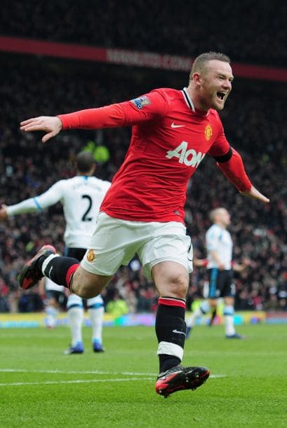 Wayne Rooney gana $7.7 millones de euros, es decir $10.5 millones de dólares.