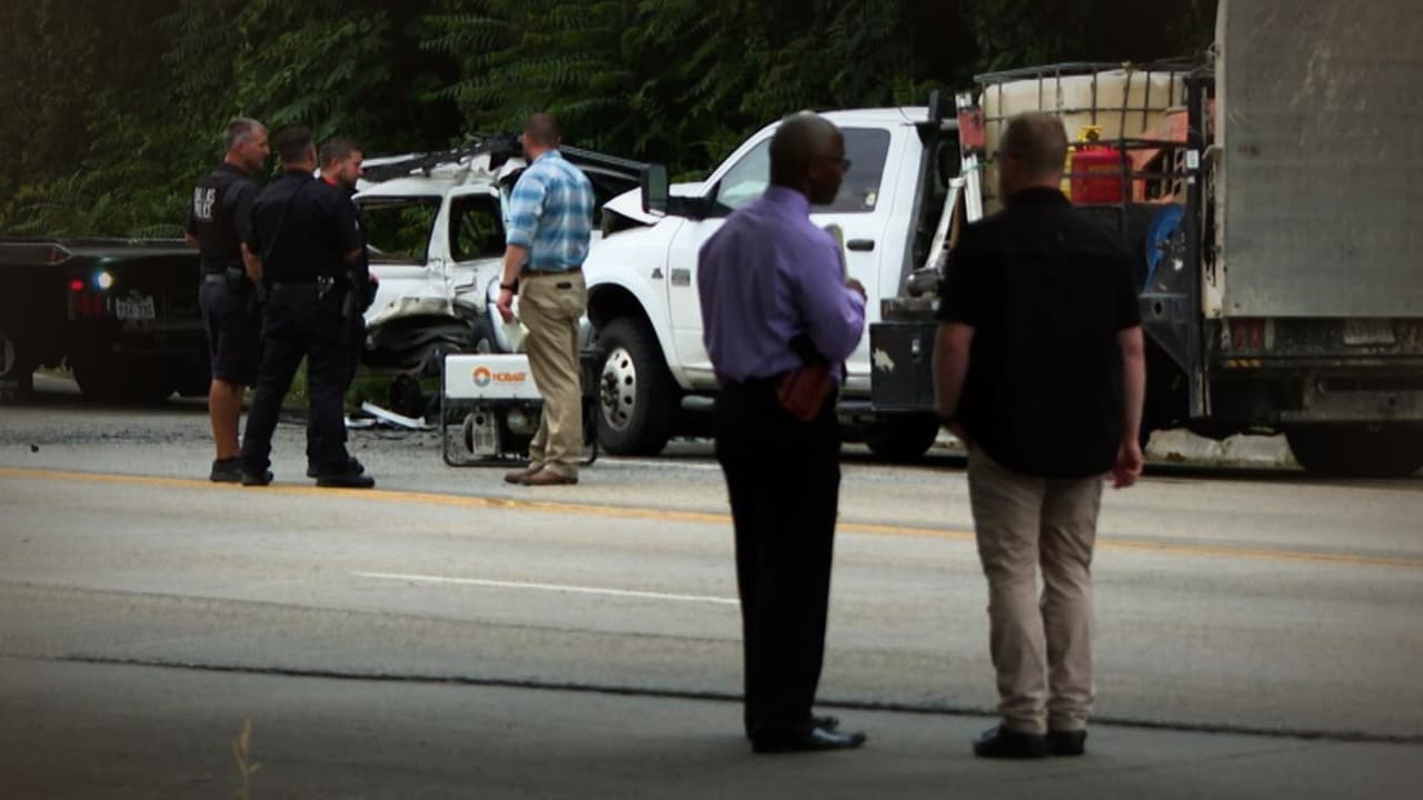 <h3 class="cms-H3-H3">Investigación en curso</h3>
<br>
<a href="https://www.dallaspolice.net/" target="_blank">El Departamento de Policía de Dallas</a> confirmó que
<b> se trata de un accidente de dos autos y que la investigación sigue abierta.</b> Por ahora, no se han informado 
<b>las causas del choque.</b>