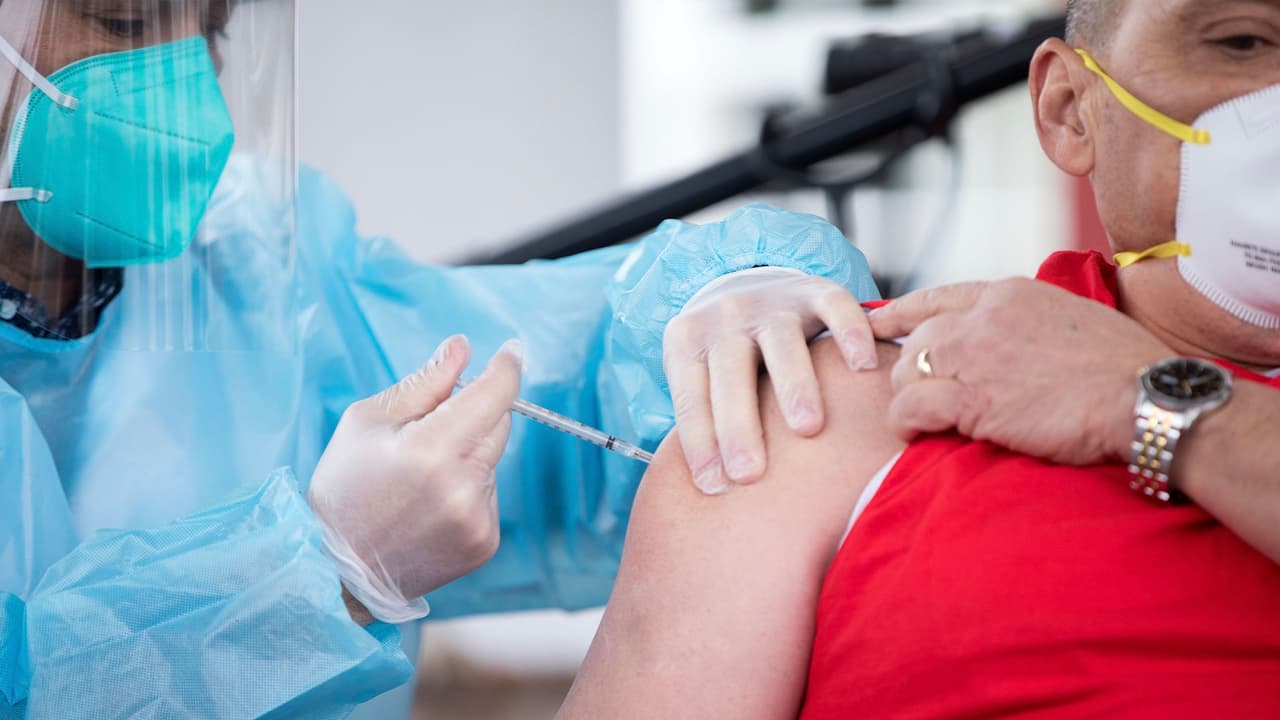 La línea telefónica 1 833 868 2667 es completamente gratis de 7 de la mañana a 7 de la noche, allí se responderán dudas respecto a las vacunas que están en el mercado contra el covid-19.