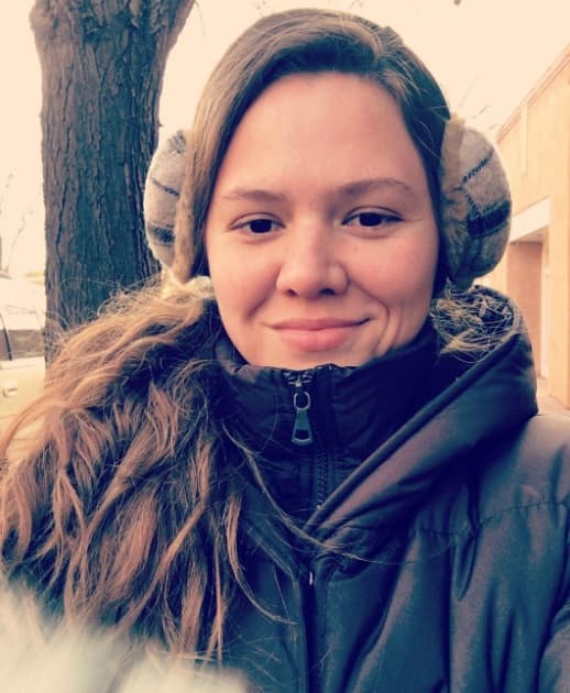 Para ir de viaje no hace falta otra cosa que no sea su equipaje. ¿Maquillaje? Para nada.