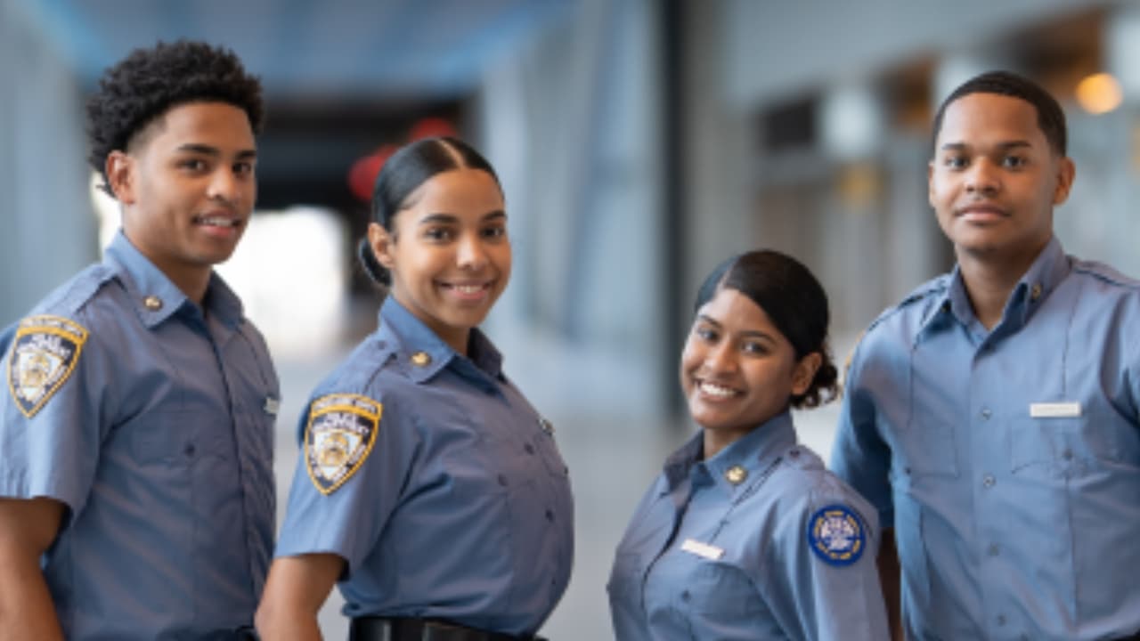 Ofrecen pasantías pagadas y hasta 20.000 en apoyos para matrículas en el Cuerpo de Cadetes de NYPD