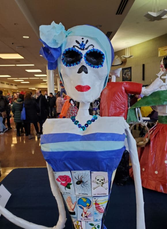 Este es el tercer año de colaboracion entre el Comité Cultural de Cicero y el pueblo de Cicero para celebrar la cultura mexicana con la celebración del Día de los Muertos.