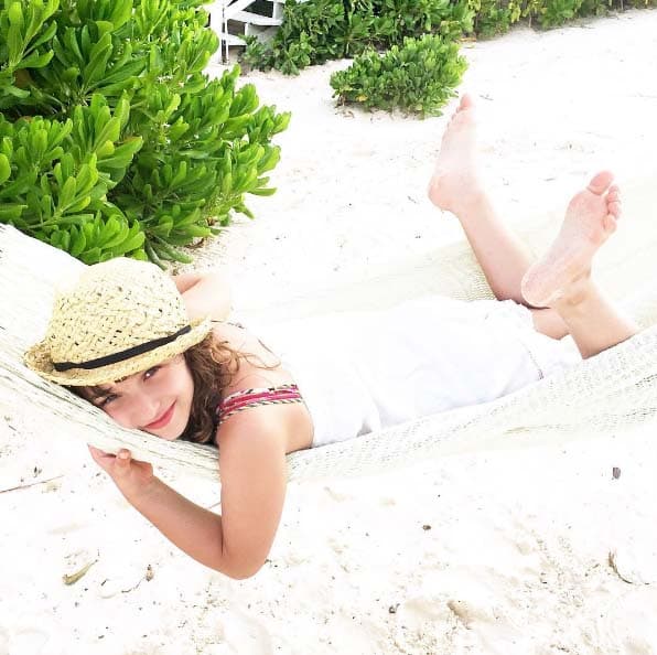 El 5 de enero de 2007 llegó otra princesa al hogar: Nina Rubín Legarreta. Mía se puso muy feliz de tener una hermanita.