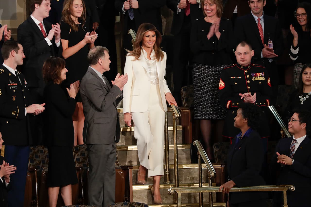 La primera dama de EEUU, Melania Trump, llega al lugar donde su esposo dará el discurso del Estado de la Unión.