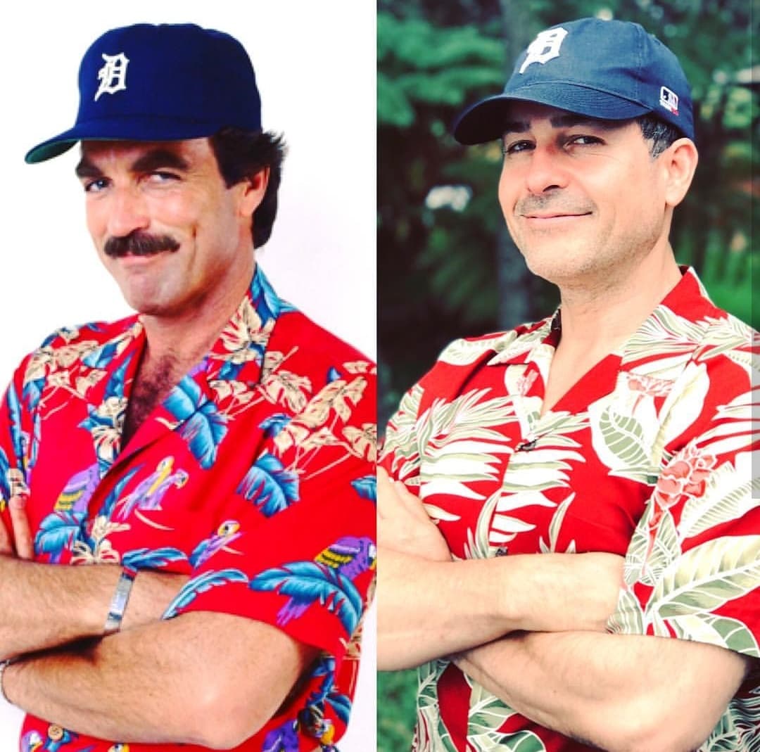 Como es costumbre, la personalidad divertida de Carlos salió a relucir cuando caracterizó a Tom Selleck, en el personaje de Thomas Magnum, el investigador privado que resolvía crímenes en Hawaii. “De chiquito mi ídolo era Tom Selleck, quien vivía en Hawaii y bueno... dicen que la imitación es el mejor halago ¿A quién se le ve mejor?”.
<br>