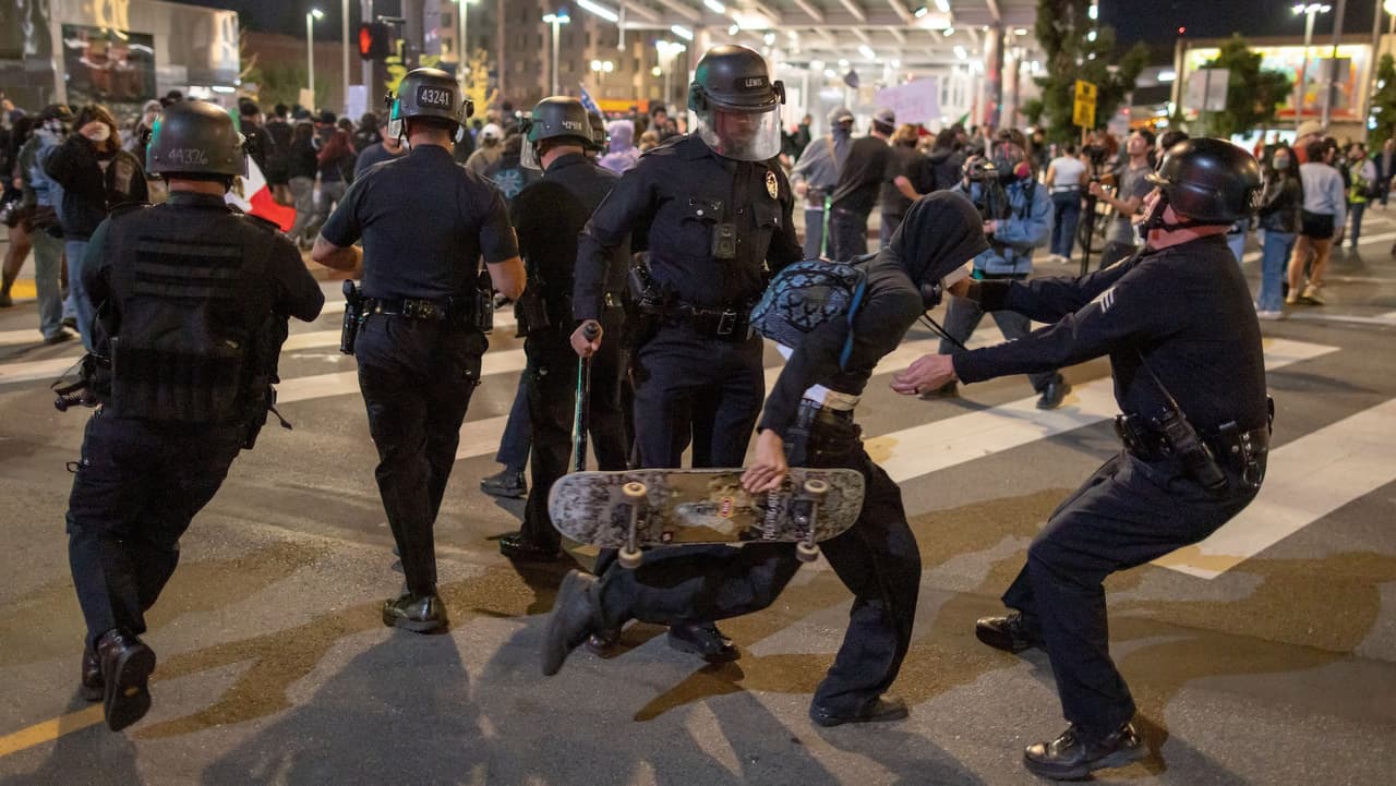 Protestas contra ICE dejan decenas de detenidos en el centro de Los Ángeles