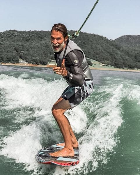 Mientras que Rulli decidió hacerce este radical cambio de imagen: "Lamento romperles la ilusión... Soy Santa Claus ¡HoHoHoooo! Díganme qué quieren para Navidad. Haré mi mejor esfuerzo para cumplirles sus deseos. Cuando no tienes nada qué hacer. Soy Papá Noel", escribió el argentino en Instagram.