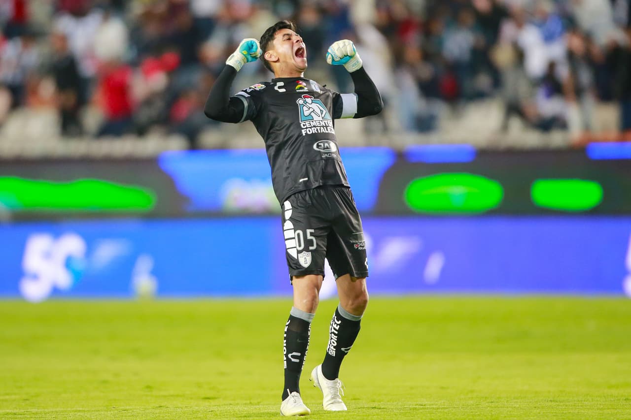 El arquero Óscar Ustari festejó con todo el tanto de Ibáñez.