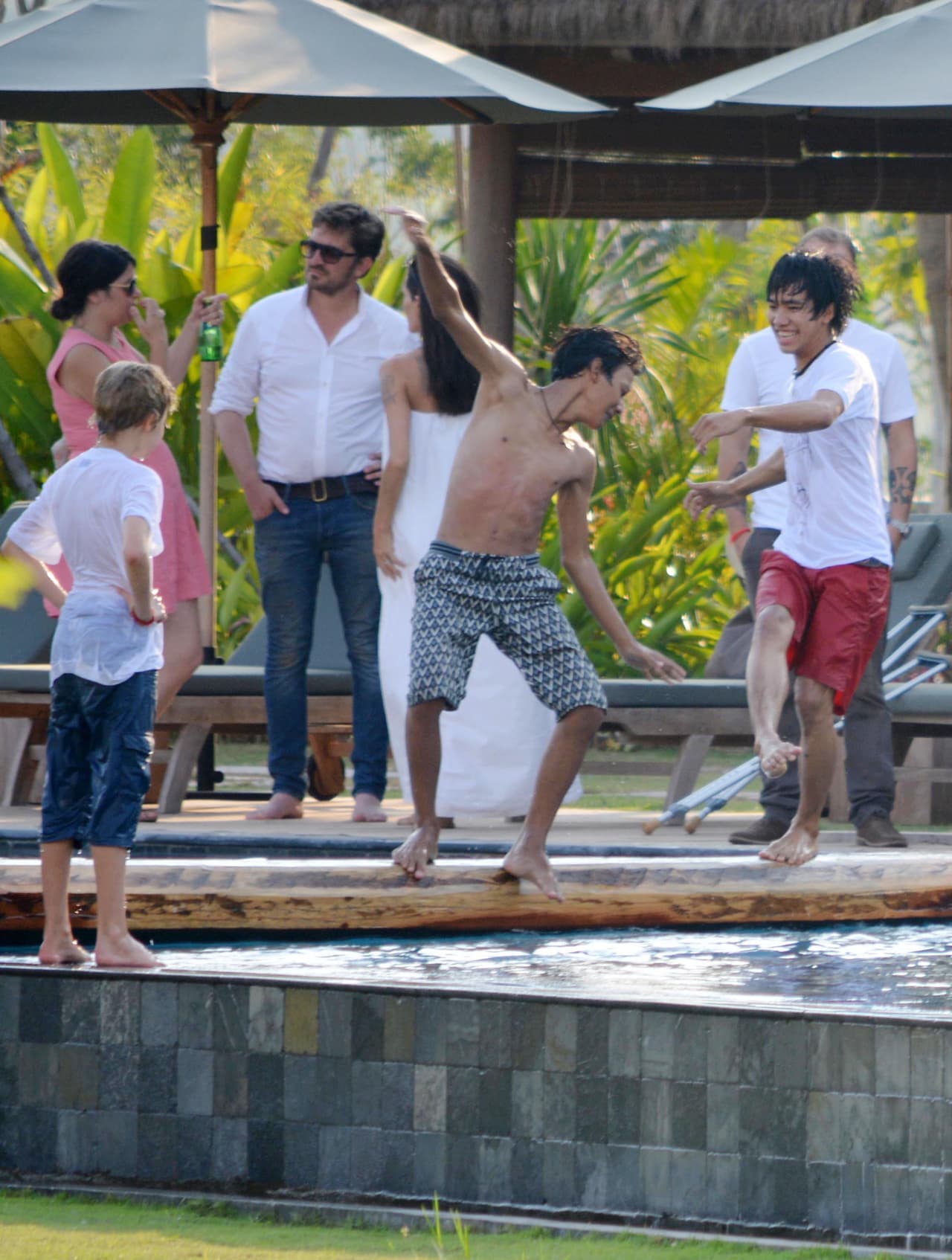 Ahí estuvieron platicando largo rato - y no había más gente del equipo de filmación.