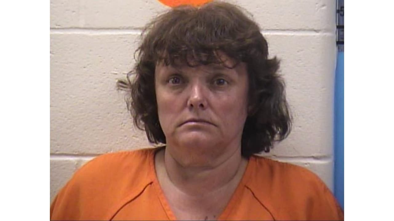 Un perro descubrió el cuerpo congelado: 36 años después, una mujer es acusada por abandonar a su bebé en el frío invernal