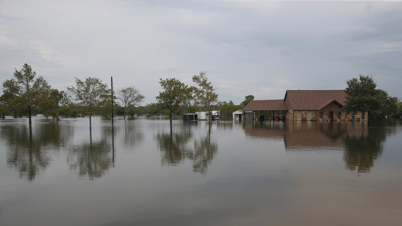 Vigilancia por inundaciones repentinas para todo el norte de Texas