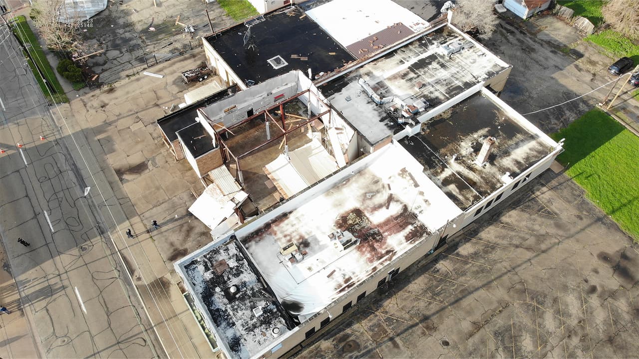 Tormenta causa colapso de estructura en Rockford