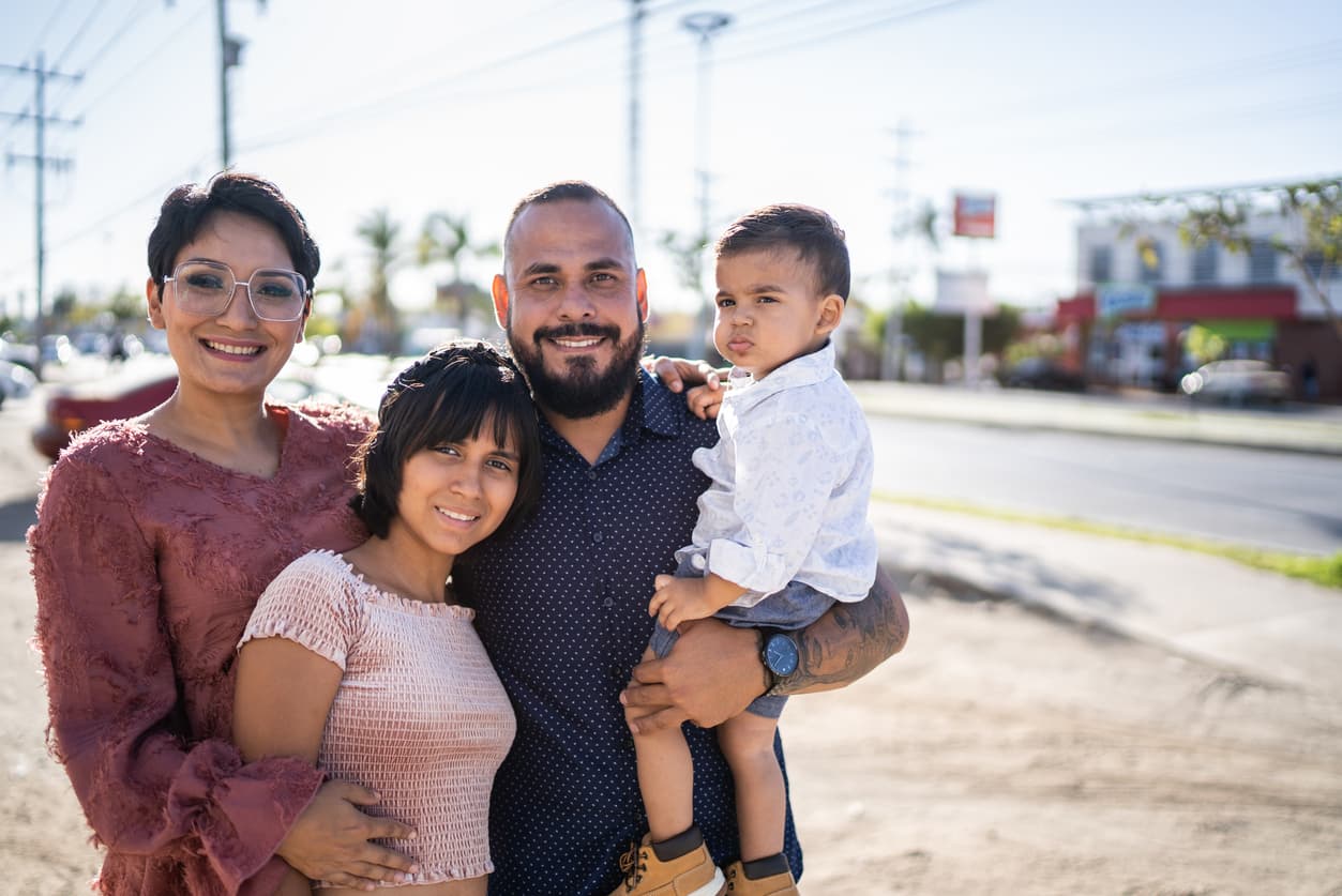 ¿Tienes una familia de 4? Dónde debes ganar más para vivir cómodamente y dónde rinde mejor el dinero