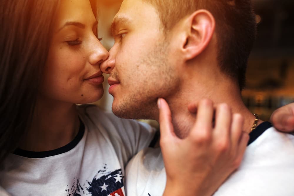 Ahora, veamos signo por signo cómo es la combinación de cada uno, porque por supuesto, sabemos que cada uno de los 12 signos es peculiar y reacciona distinto a sus relaciones en el amor. ¿Cuáles embonan bien y cuáles de plano no?