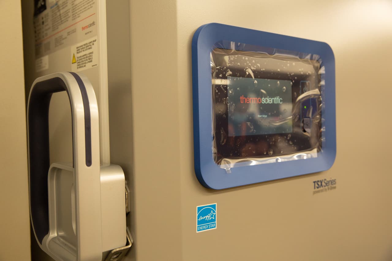 Los congeladores para la vacuna contra el coronavirus llegaron a un centro médico de Kaiser Permanente del Norte de California el viernes 11 de diciembre.