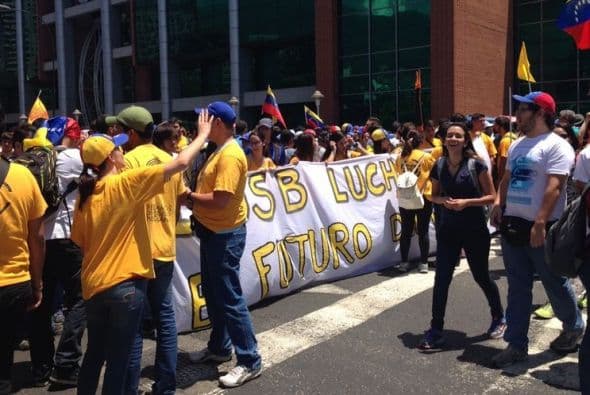 "Nos hablan de paz y siguen lanzando señales contrarias. Ayer detuvieron a dos alcaldes, claro que es una provocación", dijo a la AFP Alejandro Solís, estudiante de ingeniería civil. (Crédito: Elyangelica Gonzalez)