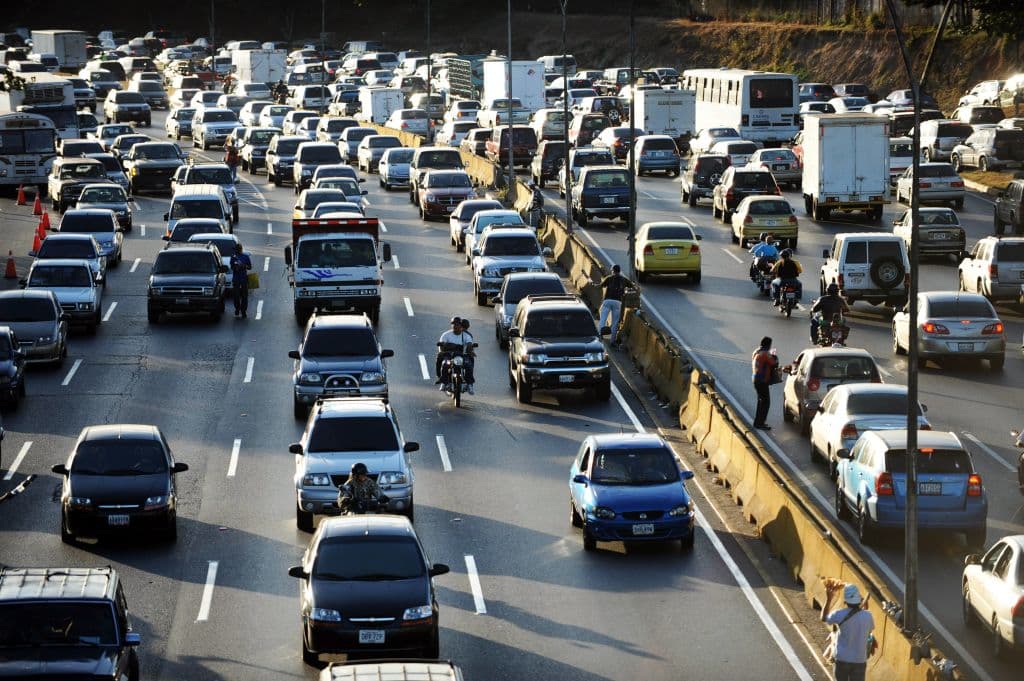 Overview of the Francisco Fajardo highway in Caracas on February 10, 2011. According to the Metropolitan Institute of Urbanism, the average speed of a car in Caracas ranges from 11 to 15 km/h and the city traffic is qualified by some people as "hellish". AFP PHOTO/Juan BARRETO / AFP PHOTO / JUAN BARRETO (Photo credit should read JUAN BARRETO/AFP/Getty Images)