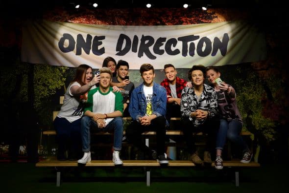 Las que quedaron fascinadas con las figuras de cera de los 'One Direction' fueron sus fans.