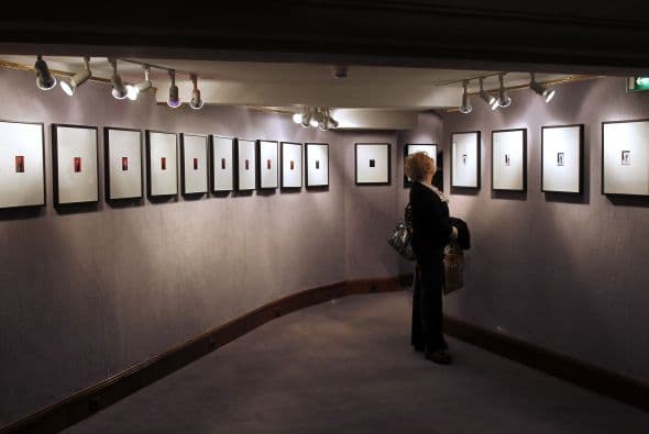 El fotógrafo presentó en París los retratos inéditos que tomó a Jackson y que finalmente no fueron utilizados para el citado disco guardándose en una caja fuerte.