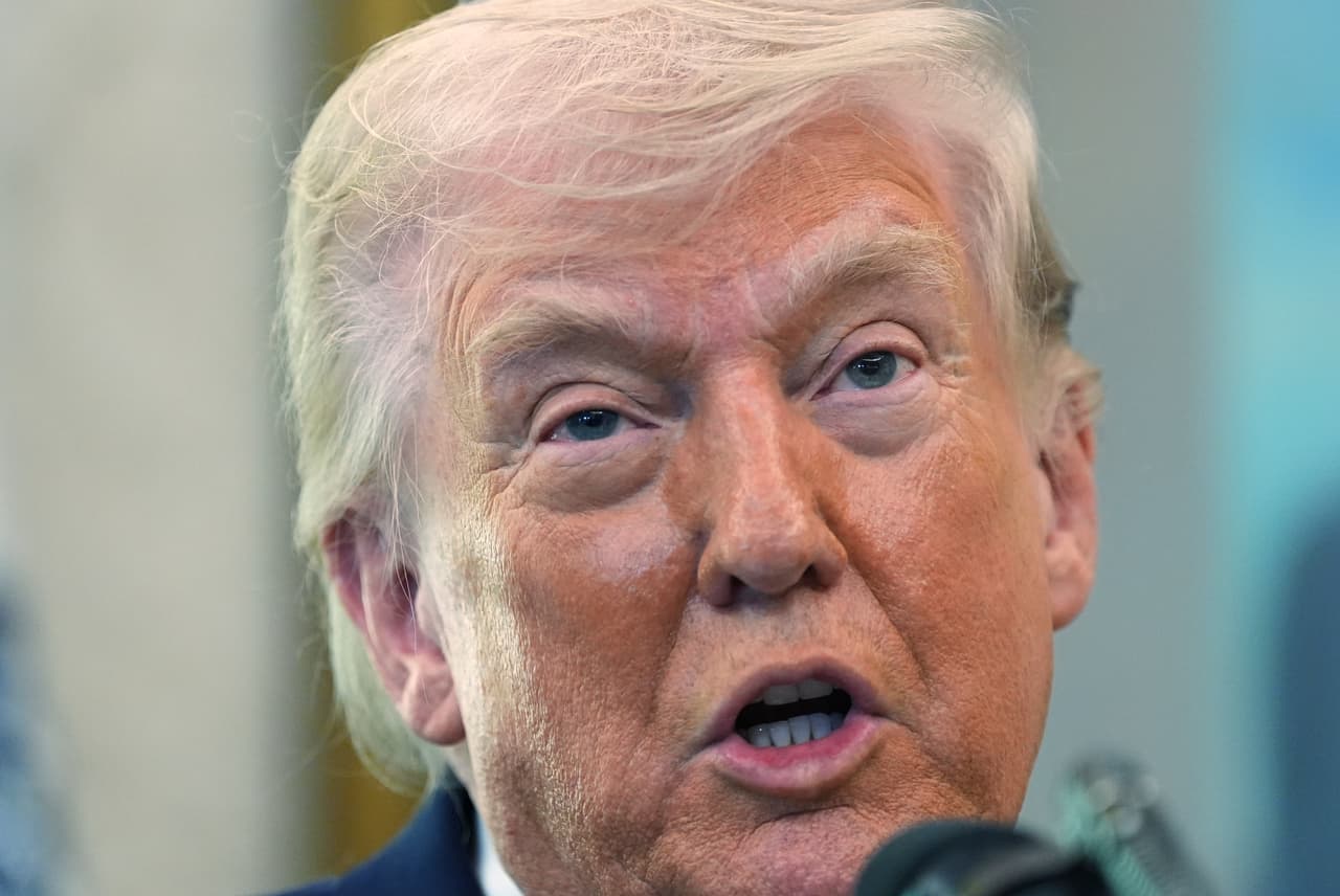 Donald Trump, durante juramentación del secretario del DHS, Markwayne Mullin, el 24 de marzo de 2026