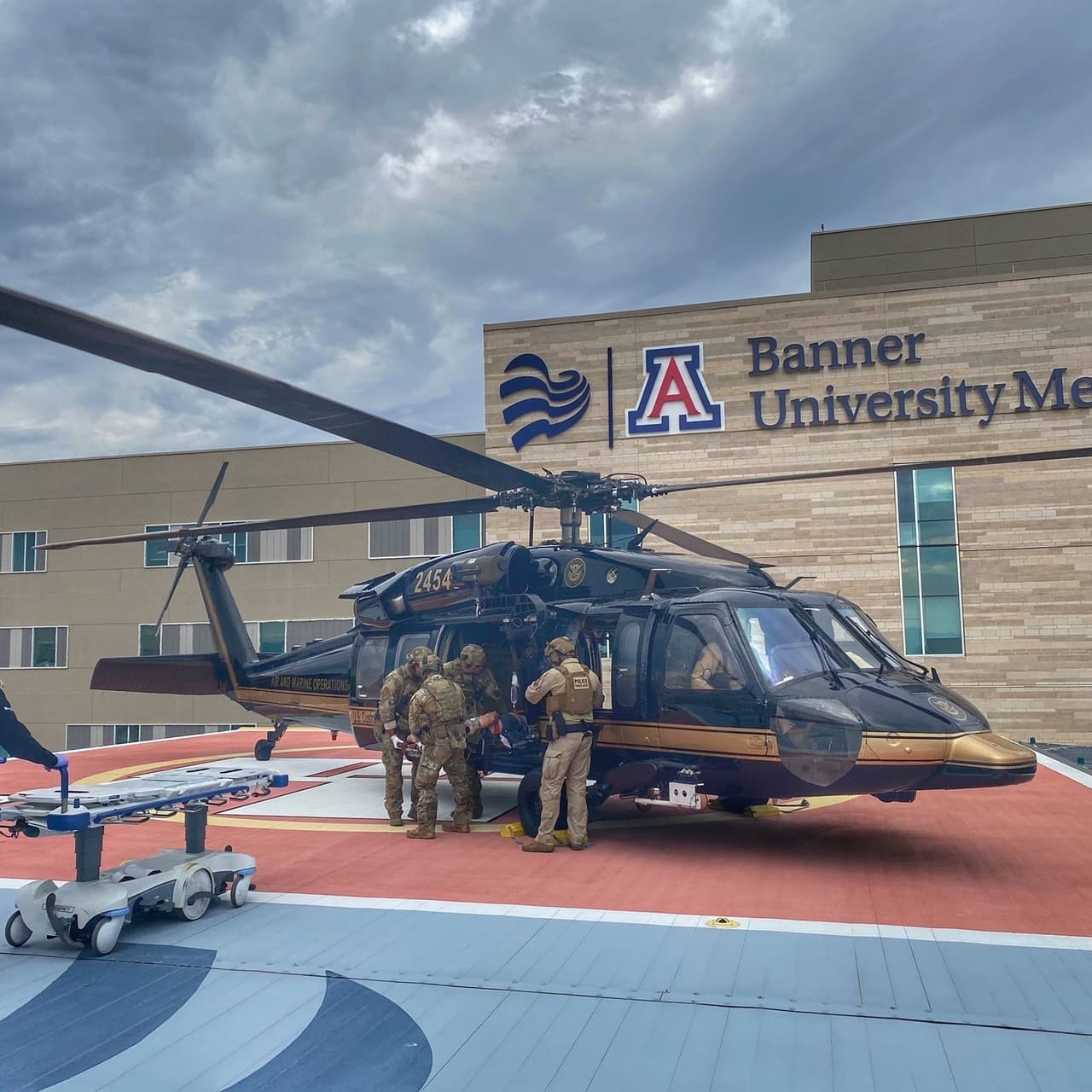 Lo llevaron a Tucson para que pudiera recibir la atención necesaria de la manera más rápida posible.
