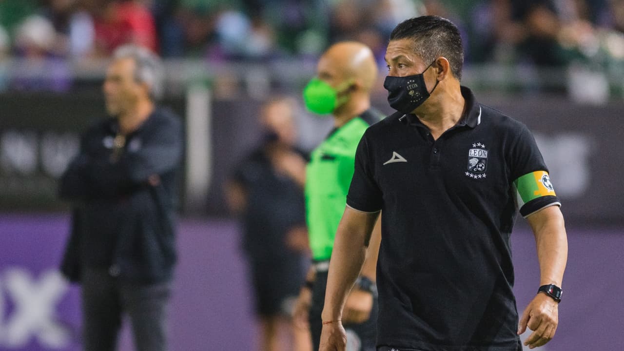 Ambriz, molesto por problemas defensivos: "Regalamos un gol tontamente"