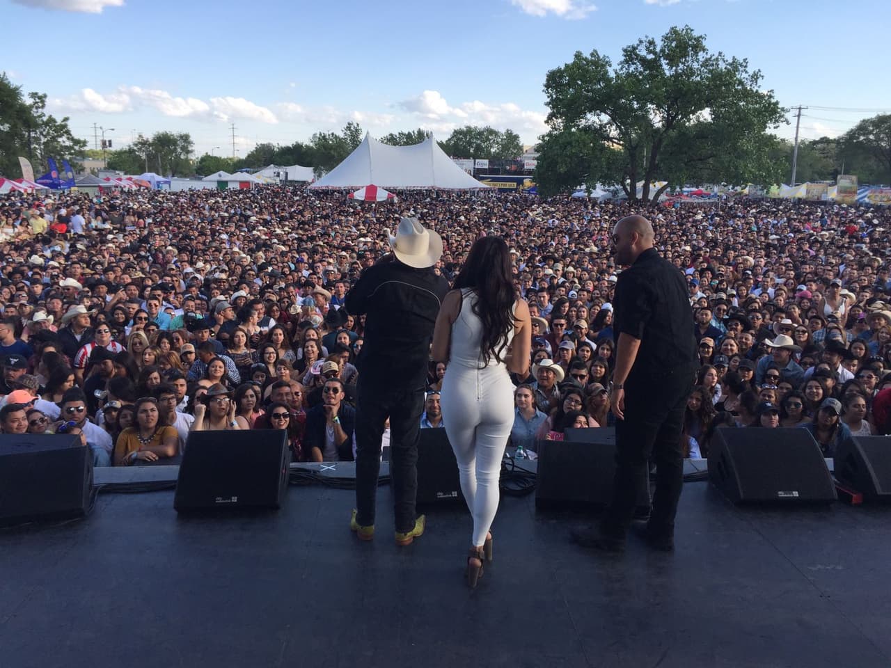 Para Raúl 'El Pelón', Carla Medrano y El Feo será muy difícil borrar de sus mentes lo vivido en la ciudad de los vientos después de este gran evento al lado de La Arrolladora Banda El Limón, Gerardo Ortiz, Calibre 50 y más.