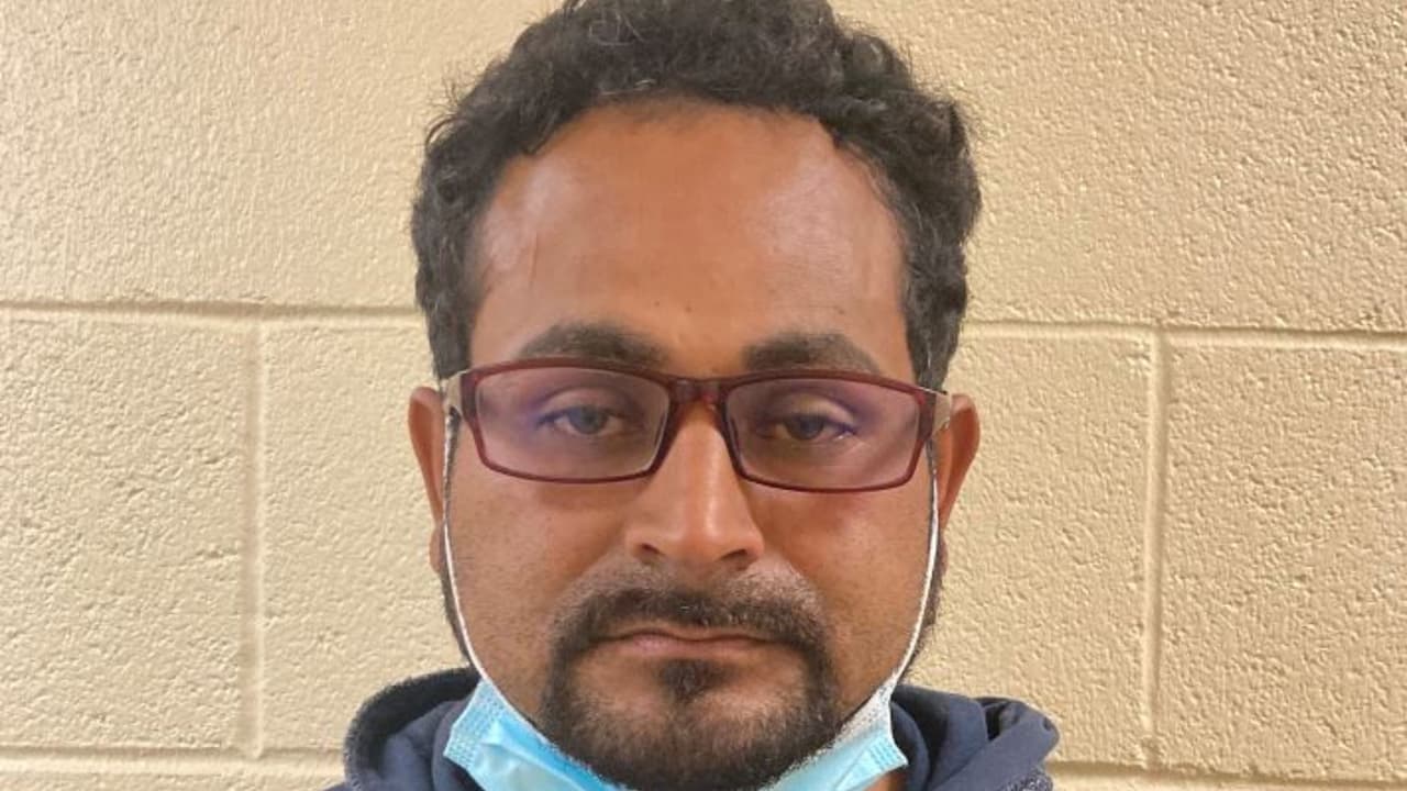 Victor Castañeda Torres fue arrestado cerca de Douglas. El ciudadano mexicano tiene condenas previas en el condado Alameda, en California, por actos lascivos con un menor de 14 años y relaciones sexuales ilícitas con un menor.