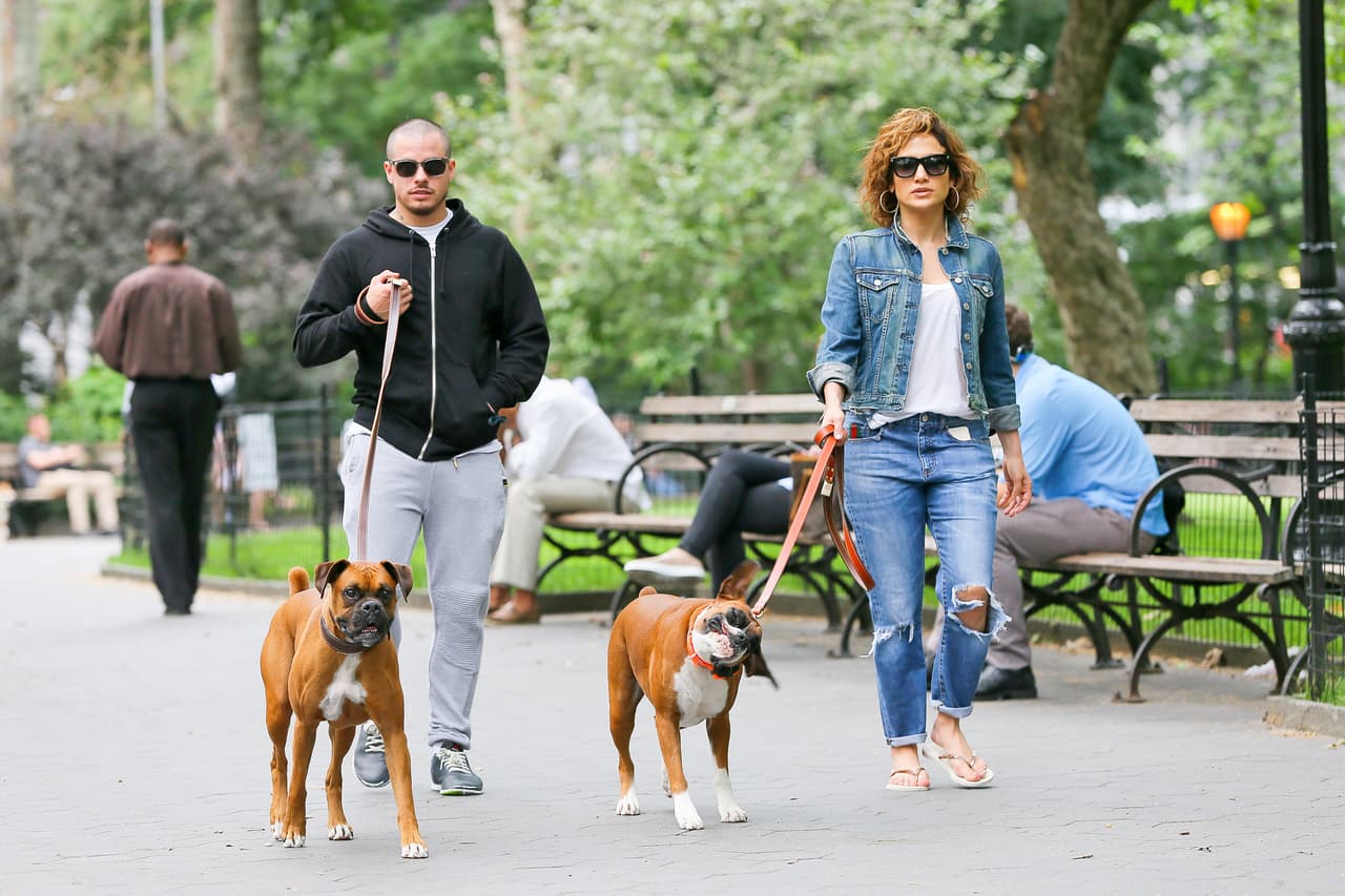 JLo, por su parte, está en constantes eventos y galas a las que no puede faltar.