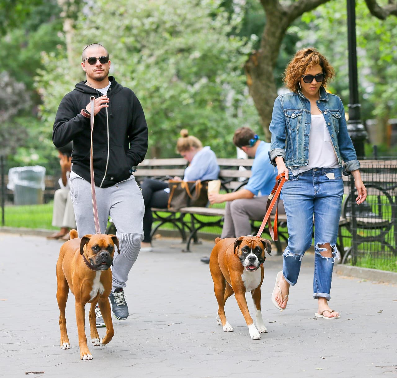 Jennifer Lopez con sus perritos
