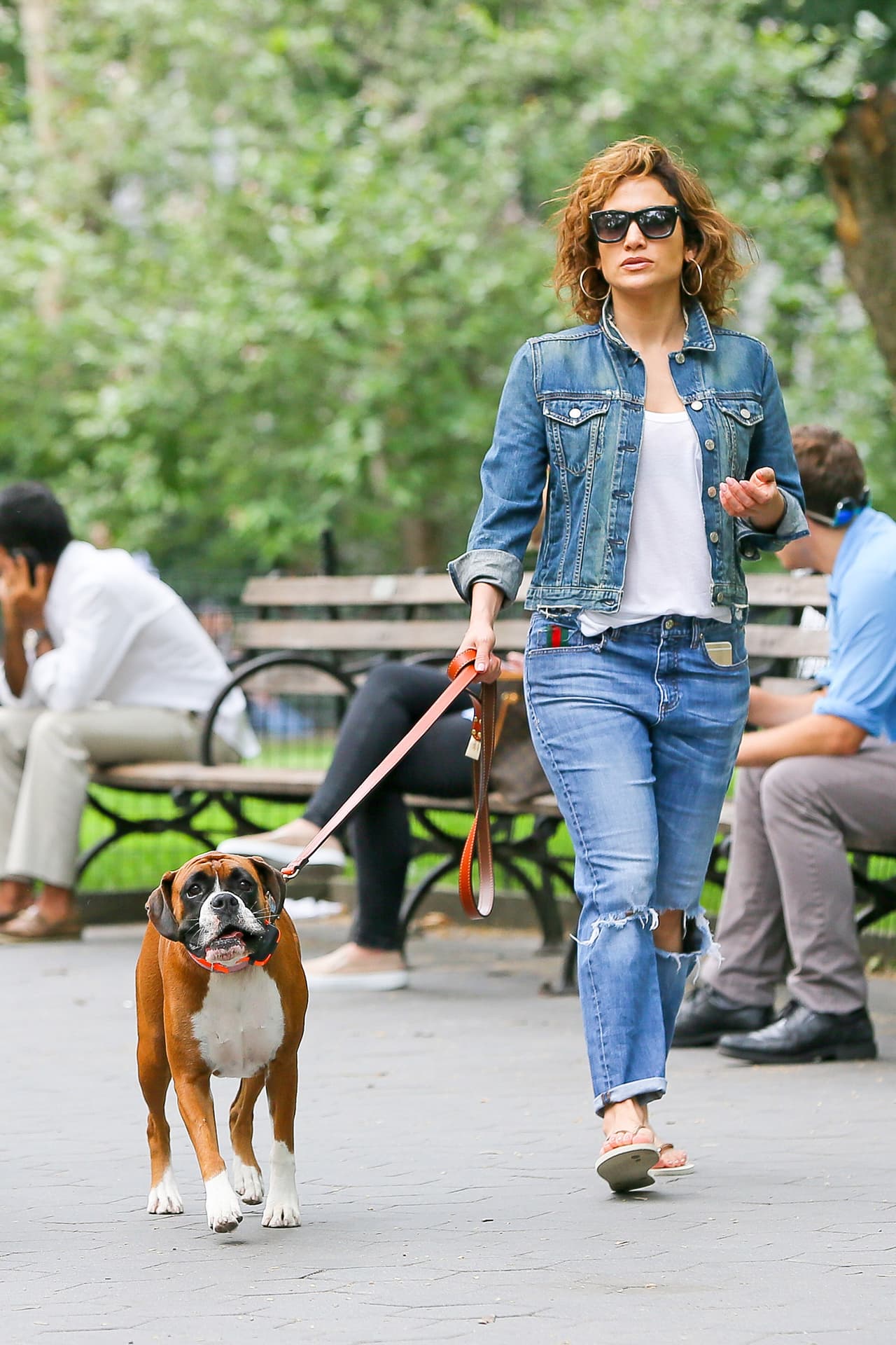 J-Lo dejó los bellos vestidos y los escotes maravillosos para pasar una bonita y tranquila tarde.