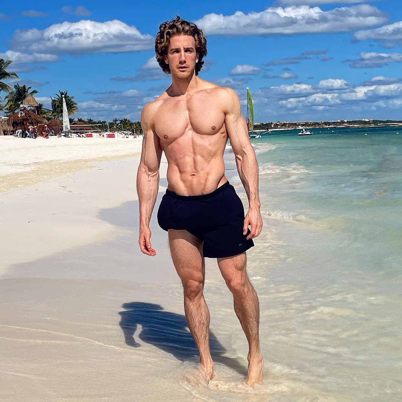 “En Estados Unidos, por ejemplo, fui a una audición y de plano me cortaron a la mitad: ‘Gracias, no. ¡El siguiente!’, y se siente uno muy mal de que ni siquiera te dejaron terminar”, explicó a la publicación.
<br>