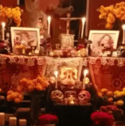Lorenzo Lazo publica fotografía de la ofrenda de Día de Muertos dedicada a Edith González y Concha de la Mora.