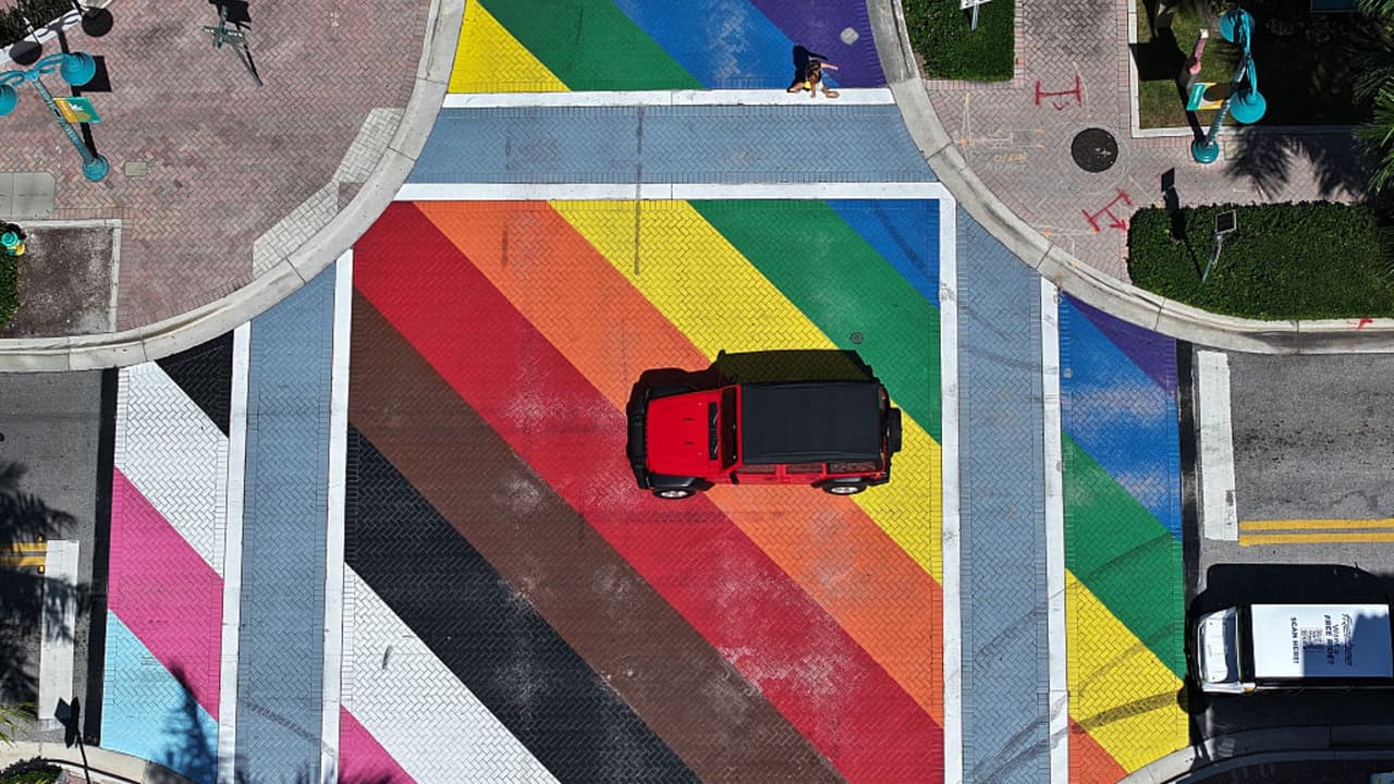 Un cruce peatonal de una pequeña ciudad de Florida genera conflicto entre autoridades locales y estatales
