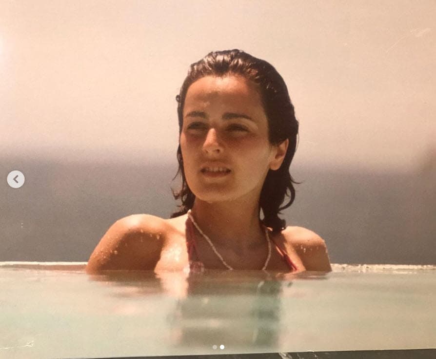 "Hoy 40 aniversario de mi boda con Concha de La Mora de Lazo, celebrada el 25 de abril de 1980 en la Catedral Metropolitana de la Ciudad de México (y para mejor descripción, la canción de Billy Joel 
<b><a href="https://www.youtube.com/watch?v=EHRtELsuAVE" target="_blank">'She is always a woman'</a></b>. ¡Le encantaba!)", escribió Lazo. 
<br>