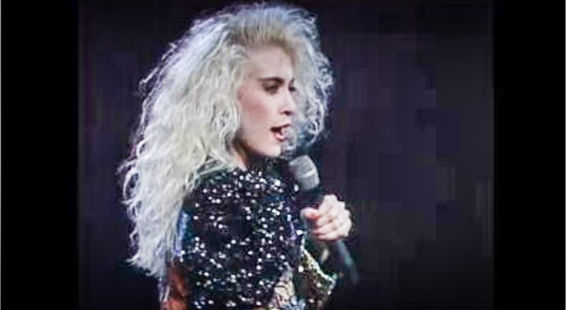 Una deslumbrante Yuri se llevó el premio a Mejor Canción Pop del Año con la melodía 'Qué te pasa'.