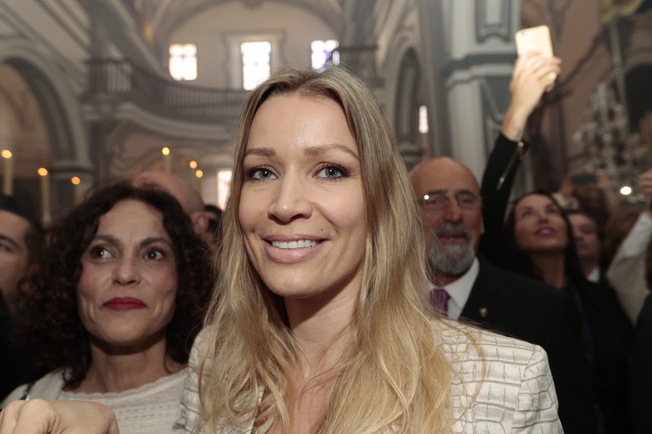 Nicole, siempre solidaria con su galán.