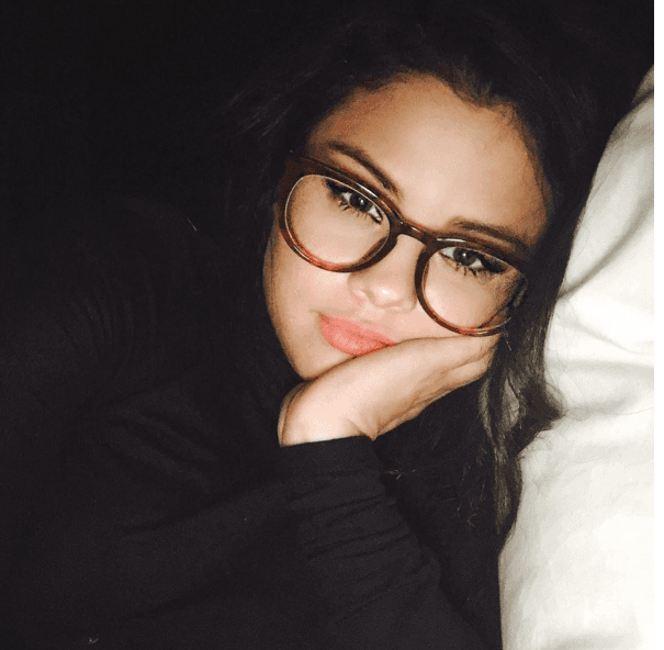 La cantante publicó una serie de comentarios asegurando que su vida sigue sin él.