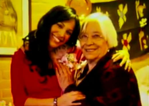 Doña Andrea estuvo presente en los momentos más felices de Karla, uno de ellos fue el nacimiento de sus hijas.
<br>