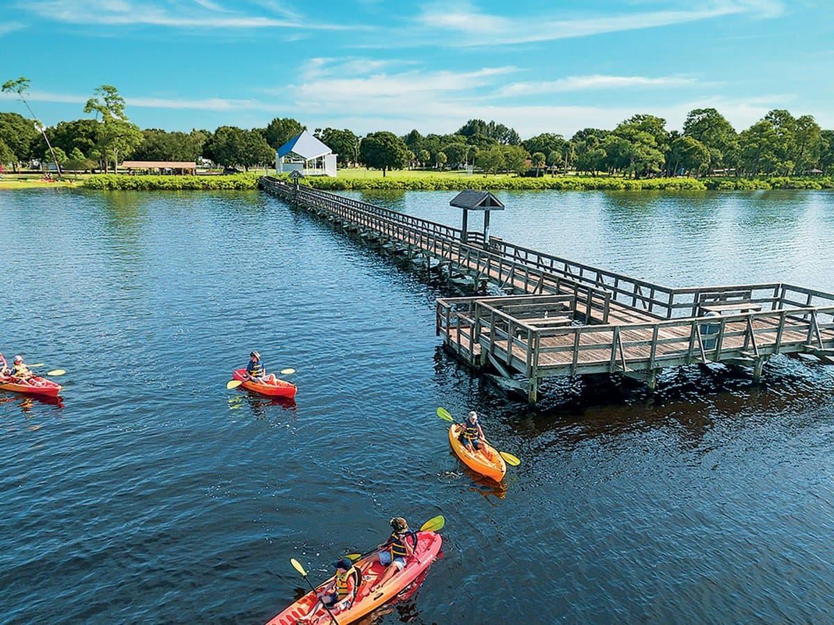 <h3 class="cms-H3-H3"></h3>
<h3 class="cms-H3-H3"><b><a href="https://maps.app.goo.gl/td5chzrG5mty4htu6" target="_blank">Oldsmar:</a></b></h3>
<b><a href="https://maps.app.goo.gl/td5chzrG5mty4htu6" target="_blank"> </a></b>
<br>
<br>Localizado en Old Tampa Bay, este pueblo ofrece paisajes pintorescos.