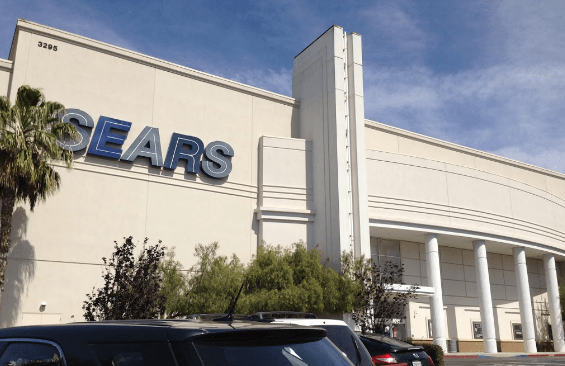 En Ventura, la tienda Sears ubicada en el 3295 E Main st., de
<b>Ventura</b>.