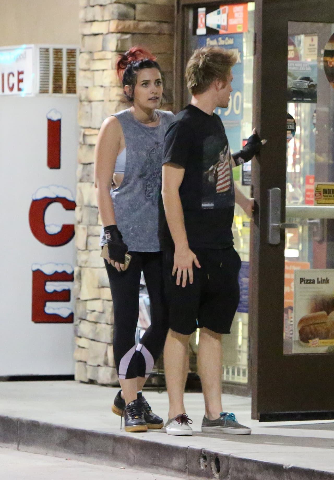 Paris Jackson con su novio Chester