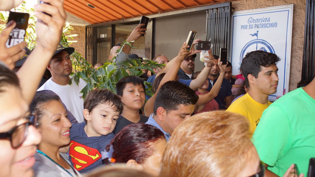 La Hondureña confía en que su selección le gane a México y en un próximo partido, y no tiene problema con seguir pagando apuestas hasta lograr que El Feo y El Pelón sean los que paguen el siguiente reto.
