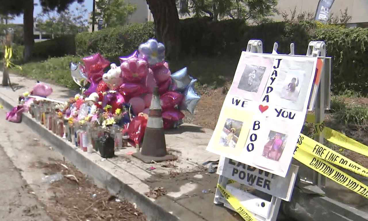 Los tres heridos fueron trasladados de emergencia a un hospital local, sin embargo, la pequeña Jayda no sobrevivió debido a los traumatismos que sufrió.
