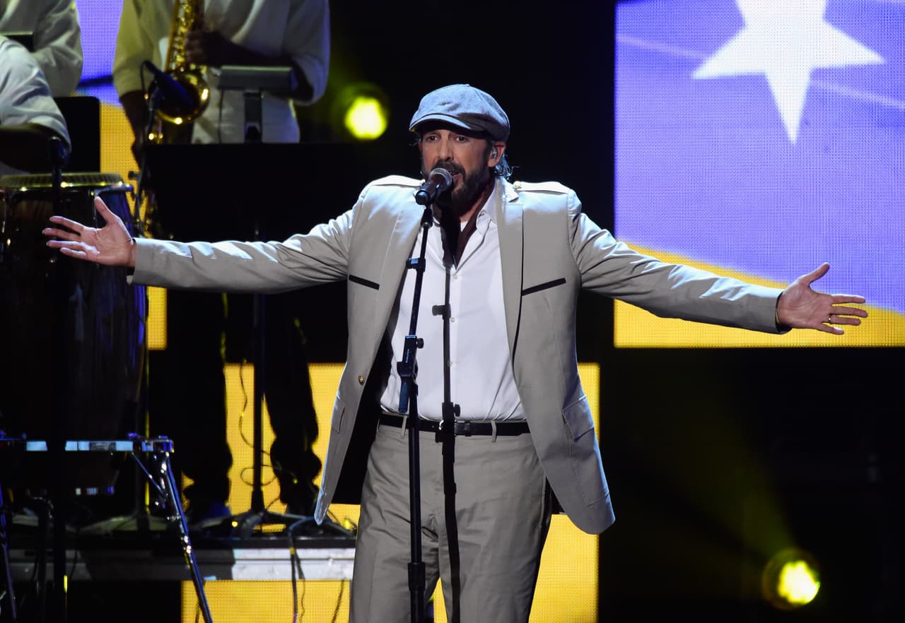 3. Juan Luis Guerra ingresó a Beerkle en 1982 y obtuvo un diploma en composición de jazz...