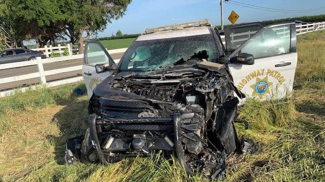 Arrestan a hombre por aventar piedras a vehículos y causar el choque de una patrulla del CHP