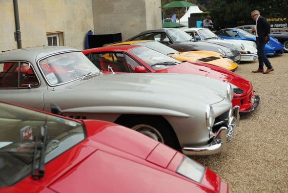 El evento anual Salón Privé en su noveno año se ha convertido en un evento popular para los amantes de autos. También llamado The Luxury and Supercar Show. Este año el evento será más grande y mejor que los años anteriores. Primero que nada el evento de tres días se realizará en un espacio de 200 acres de Syon Park, la casa en Londres del Duque de Northumberland. En este evento se pueden encontrar algunos de los autos más lujosos y exclusivos del mundo. El Salón Privé se ha convertido en algo así como el Pebble Beach de Inglaterra, donde los coleccionistas presumen sus joyas más preciadas.