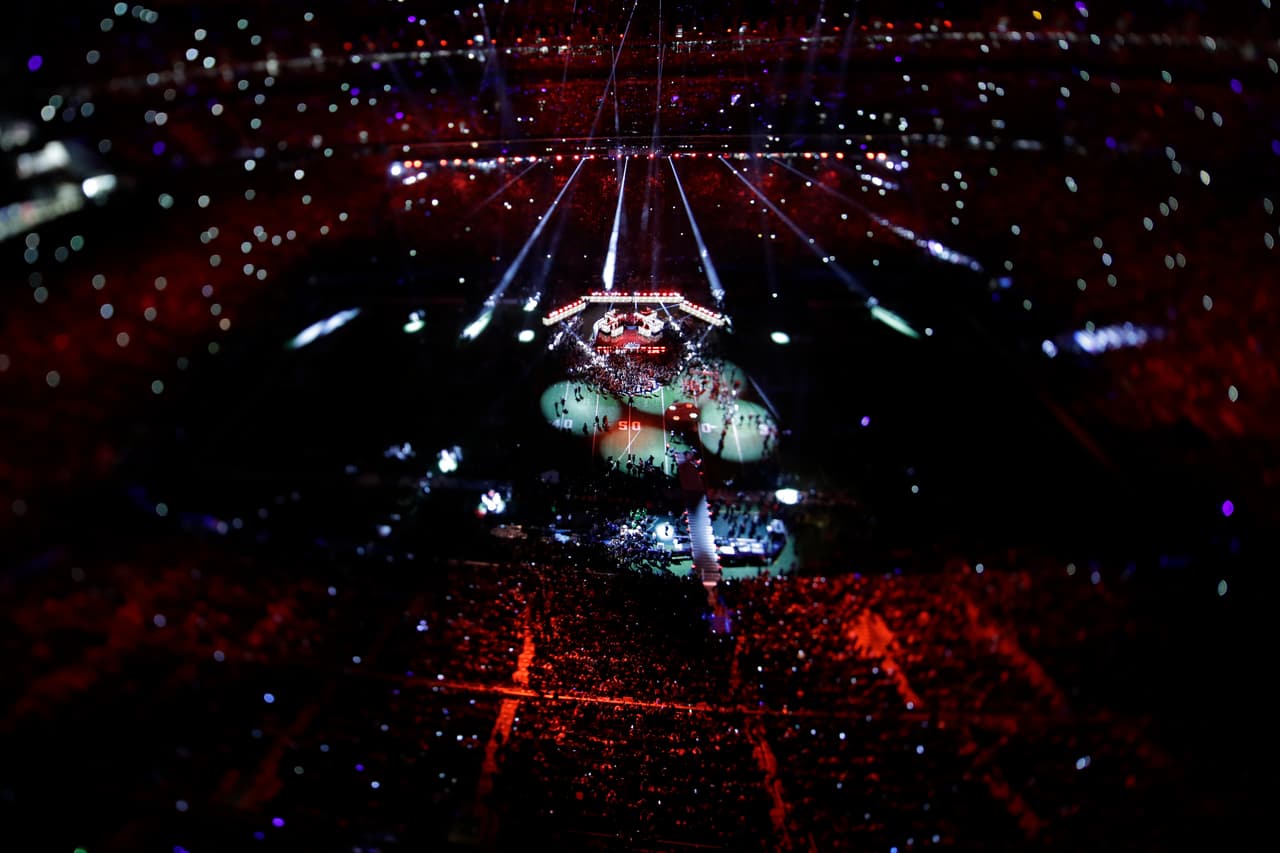 El popular cantante se presentó en el show de medio tiempo del partido entre New England Patriots y Philadelphia Eagles con sus éxitos de hoy y siempre.